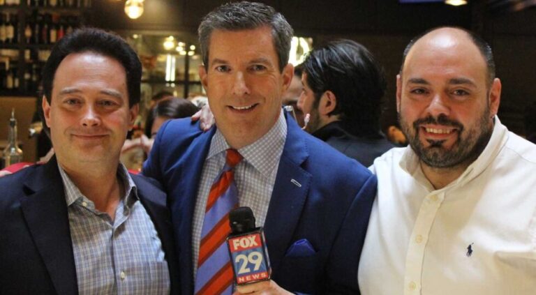 riccardo-longo-e-stefano-biasini-con-un-giornalista-di-fox-news-gran-cafe-laquila-filadelfia